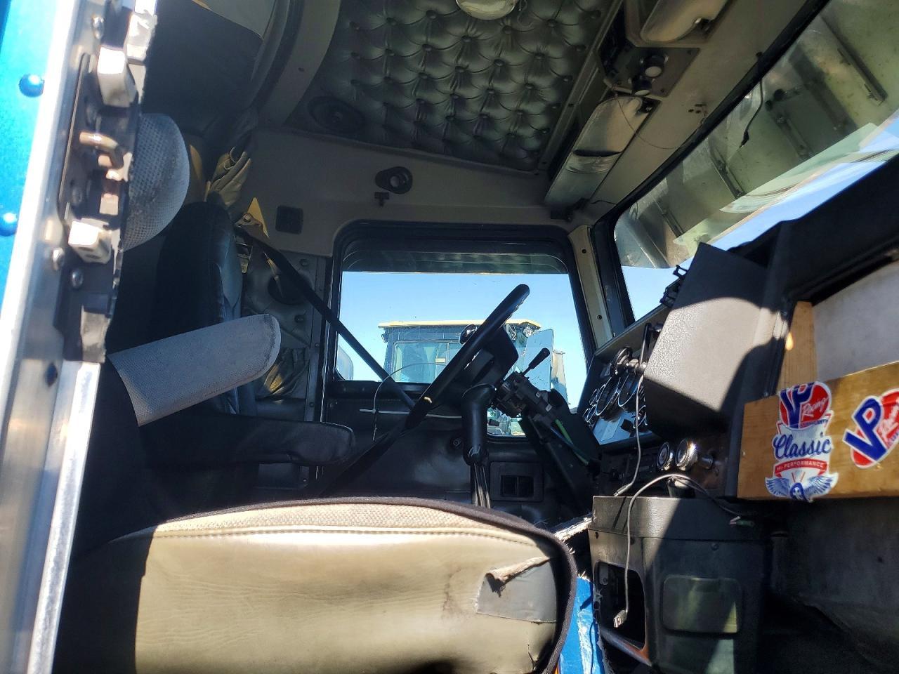 1999 Kenworth T600 Semi Truck