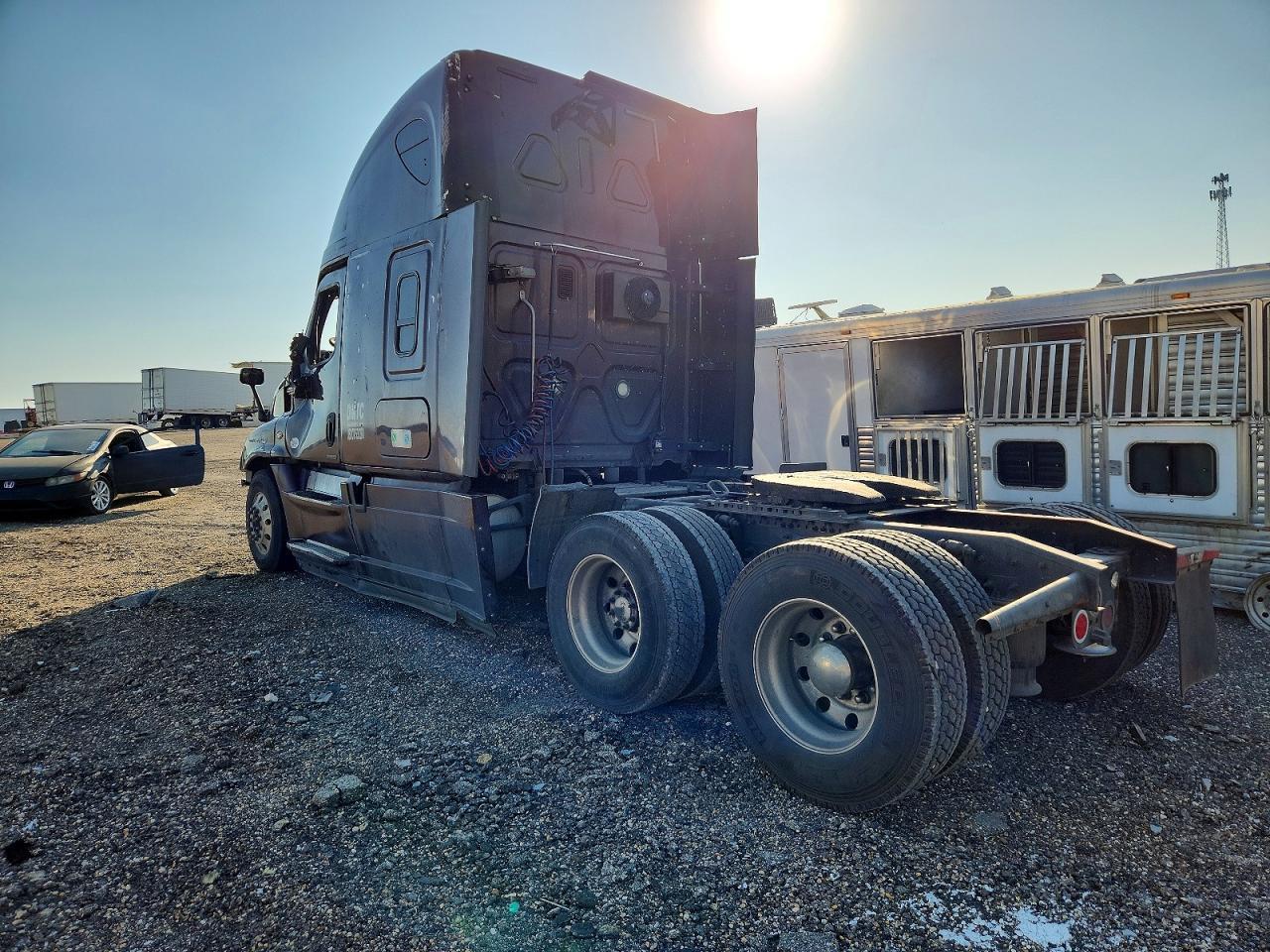2016 Freightliner Cascadia 125 Semi Truck
