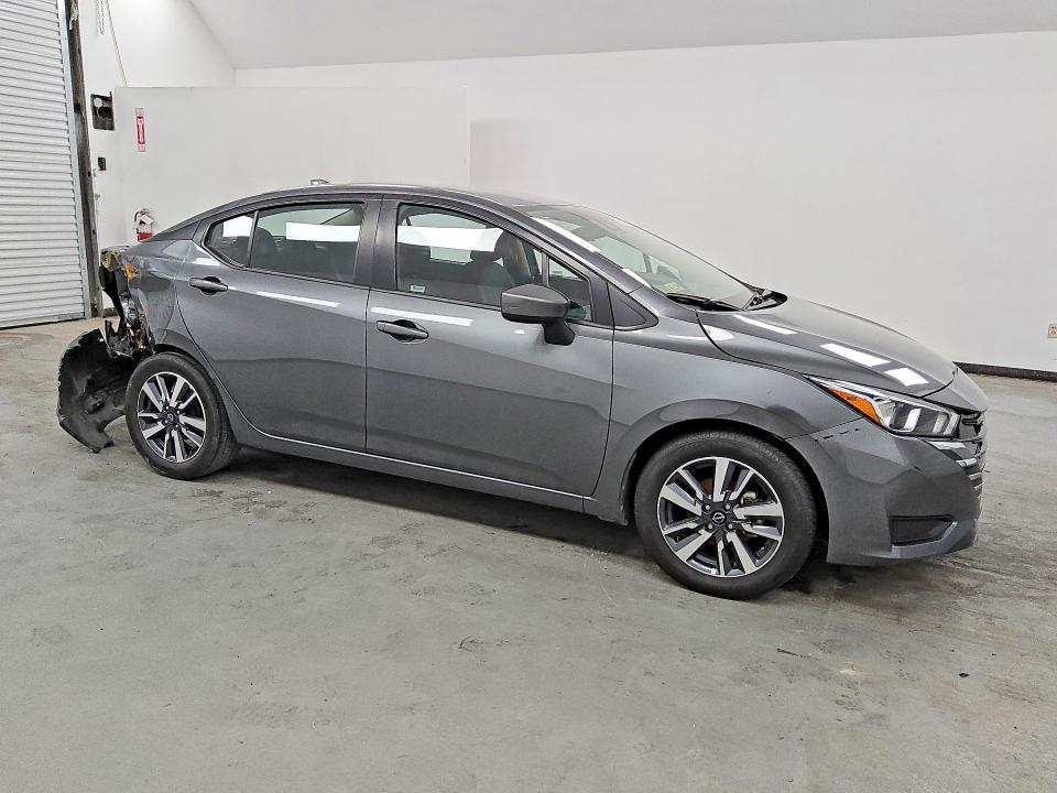 2023 Nissan Versa sv