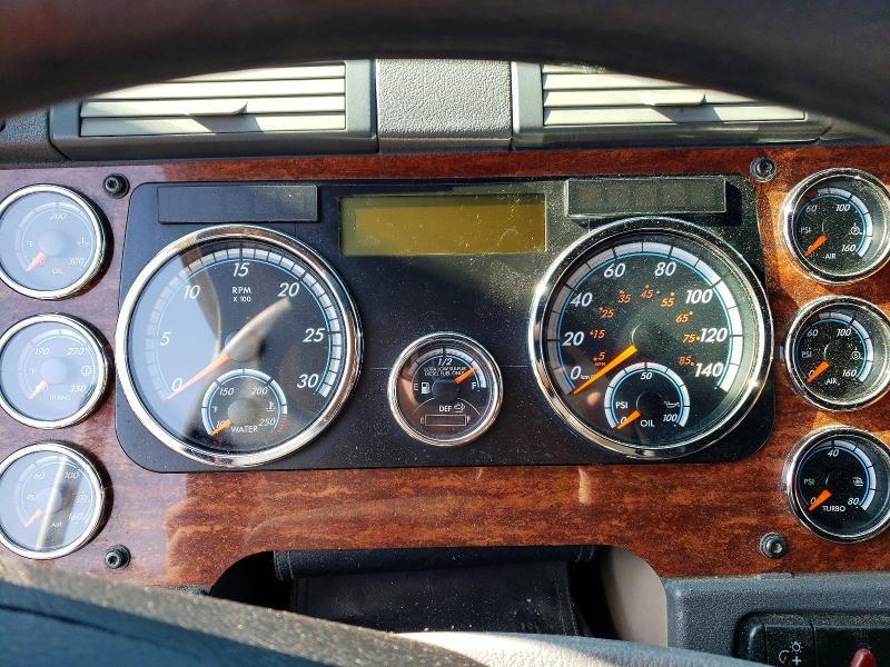 2018 Freigliner 2018 Freightliner Cascaia 113 Semi Truck