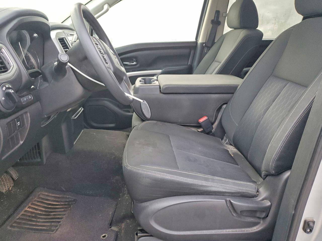 2017 Nissan Titan SV