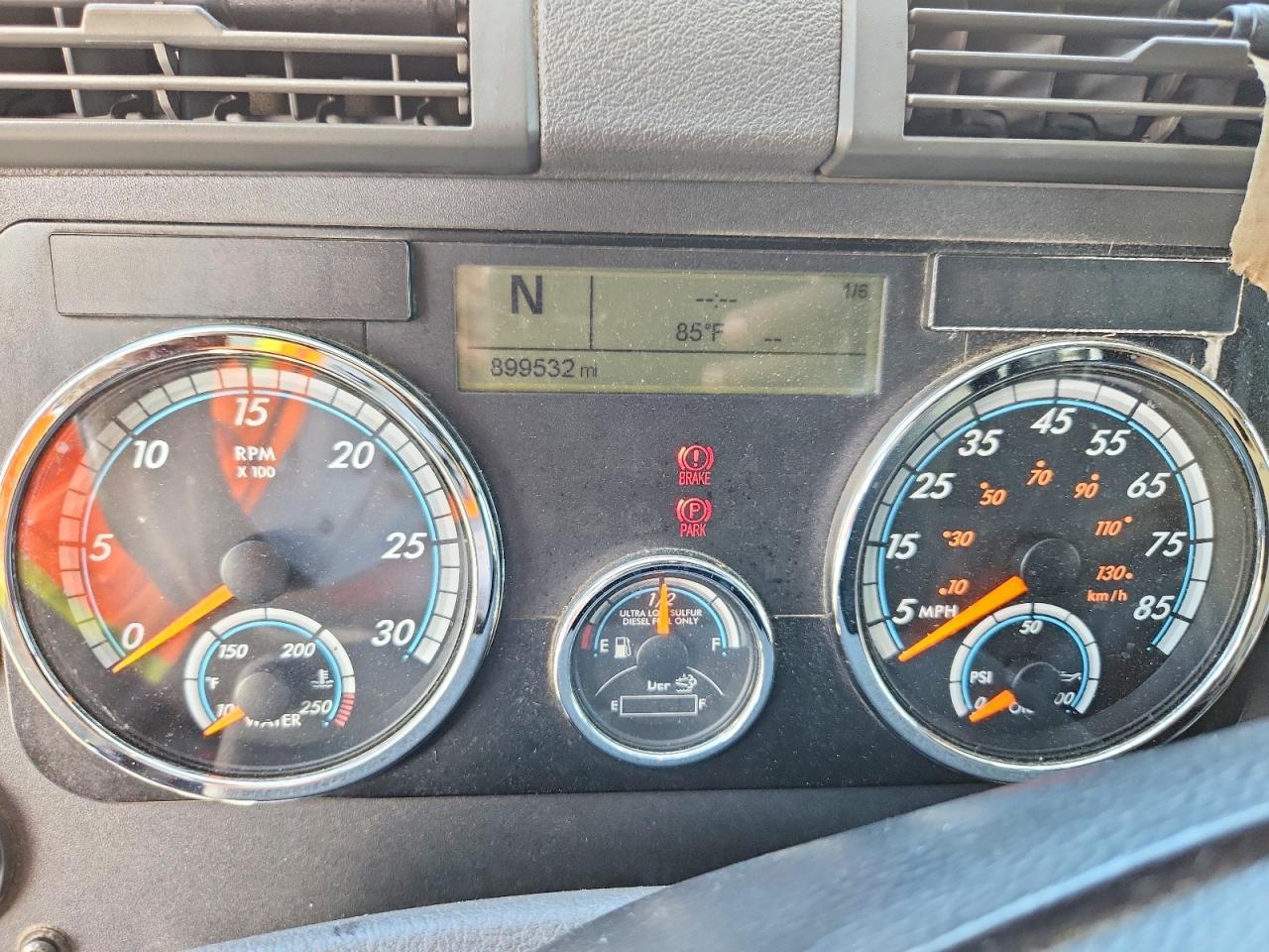 2017 Freightliner Cascadia 125 Semi Truck