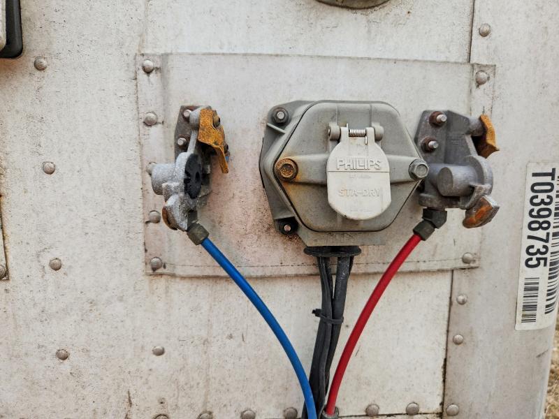 2016 Stoughton DRY Van Trailer