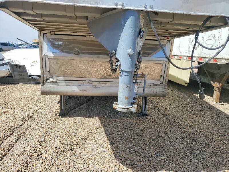 2015 Platiuring 2015 Platinum Manufacturing Livestock Trailer