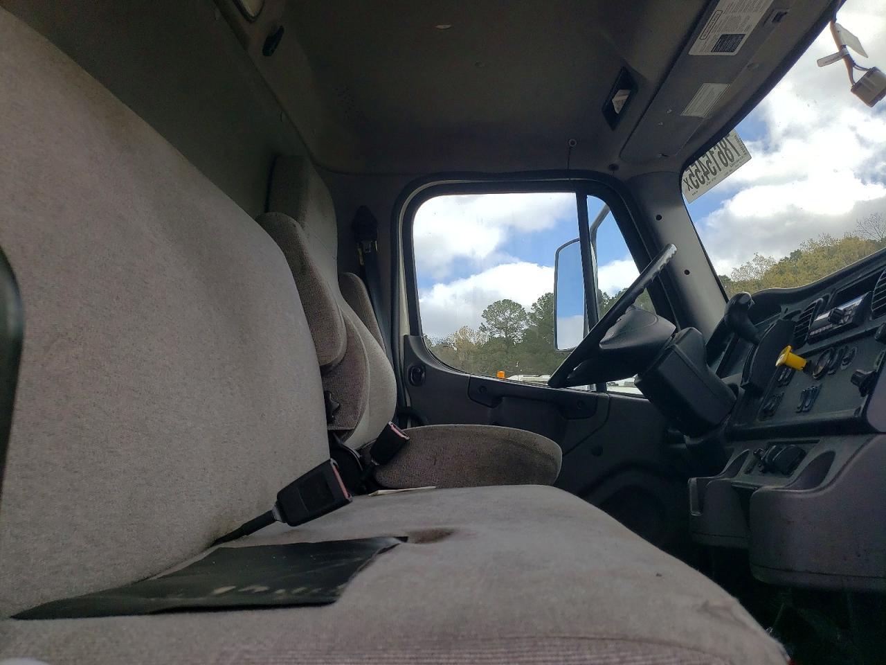 2021 Freightliner Business Class M2 Refrigerated BOX Truck