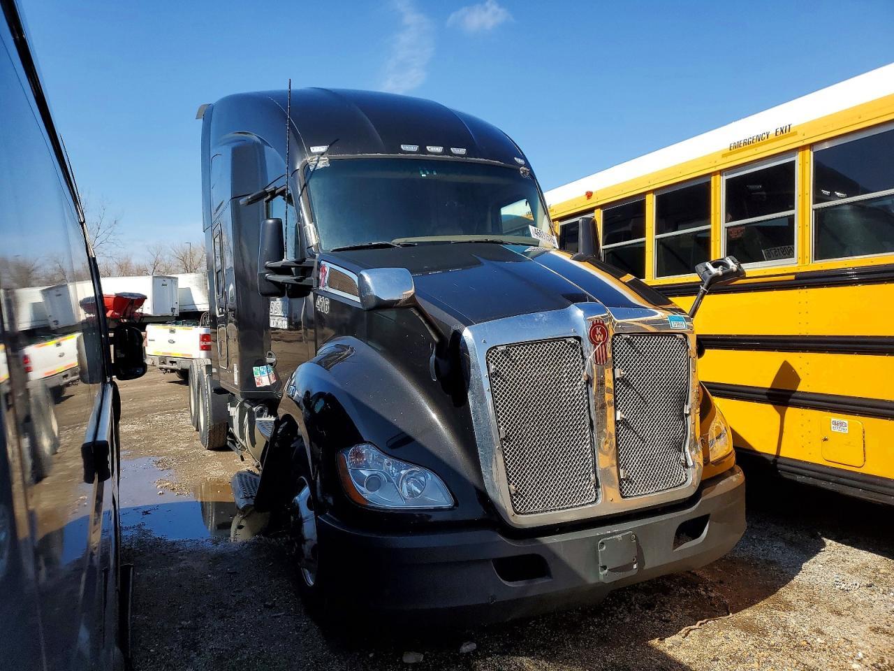 2018 Kenworth T680 Semi Truck