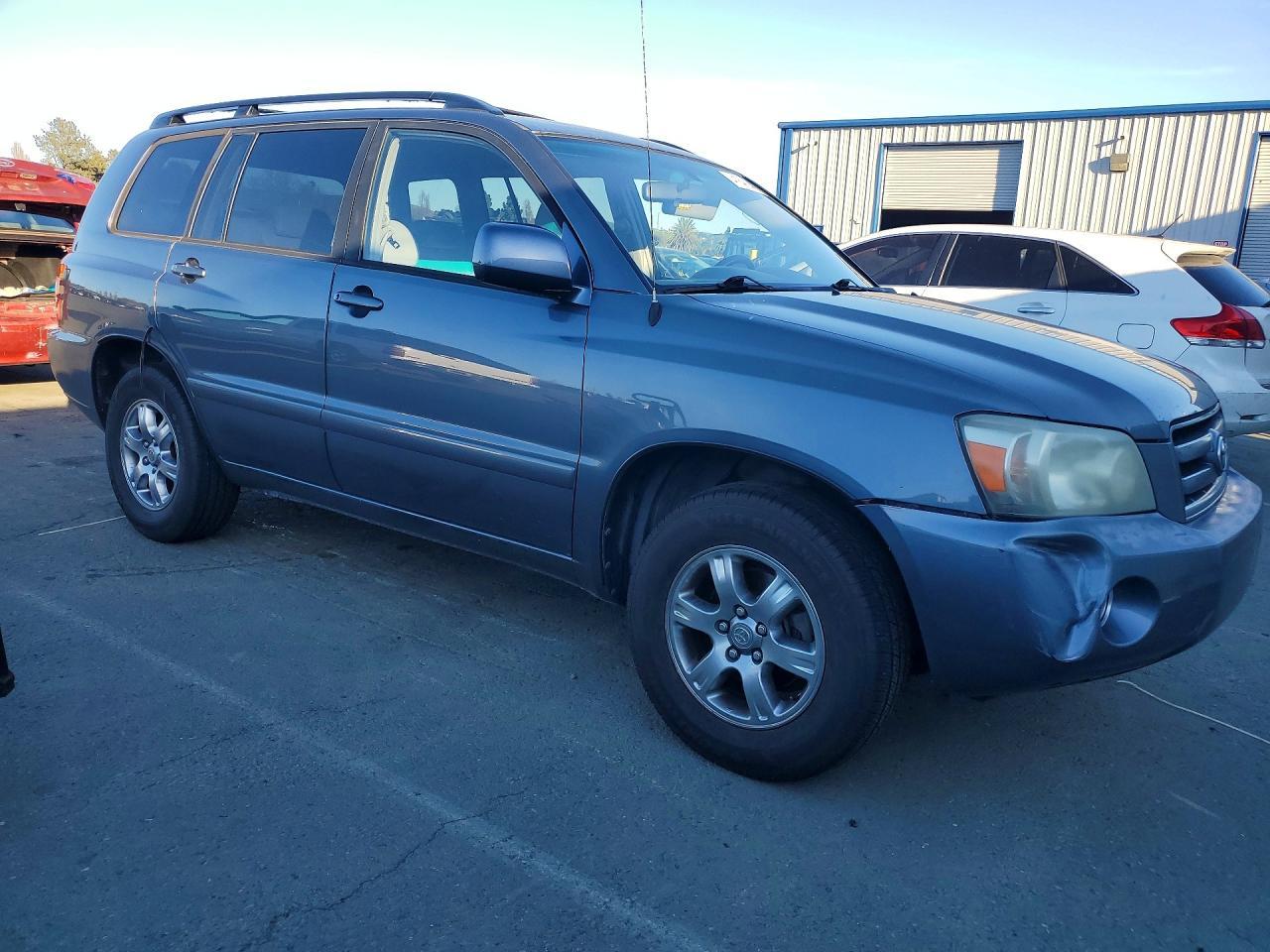 2004 Toyota Highlander Base