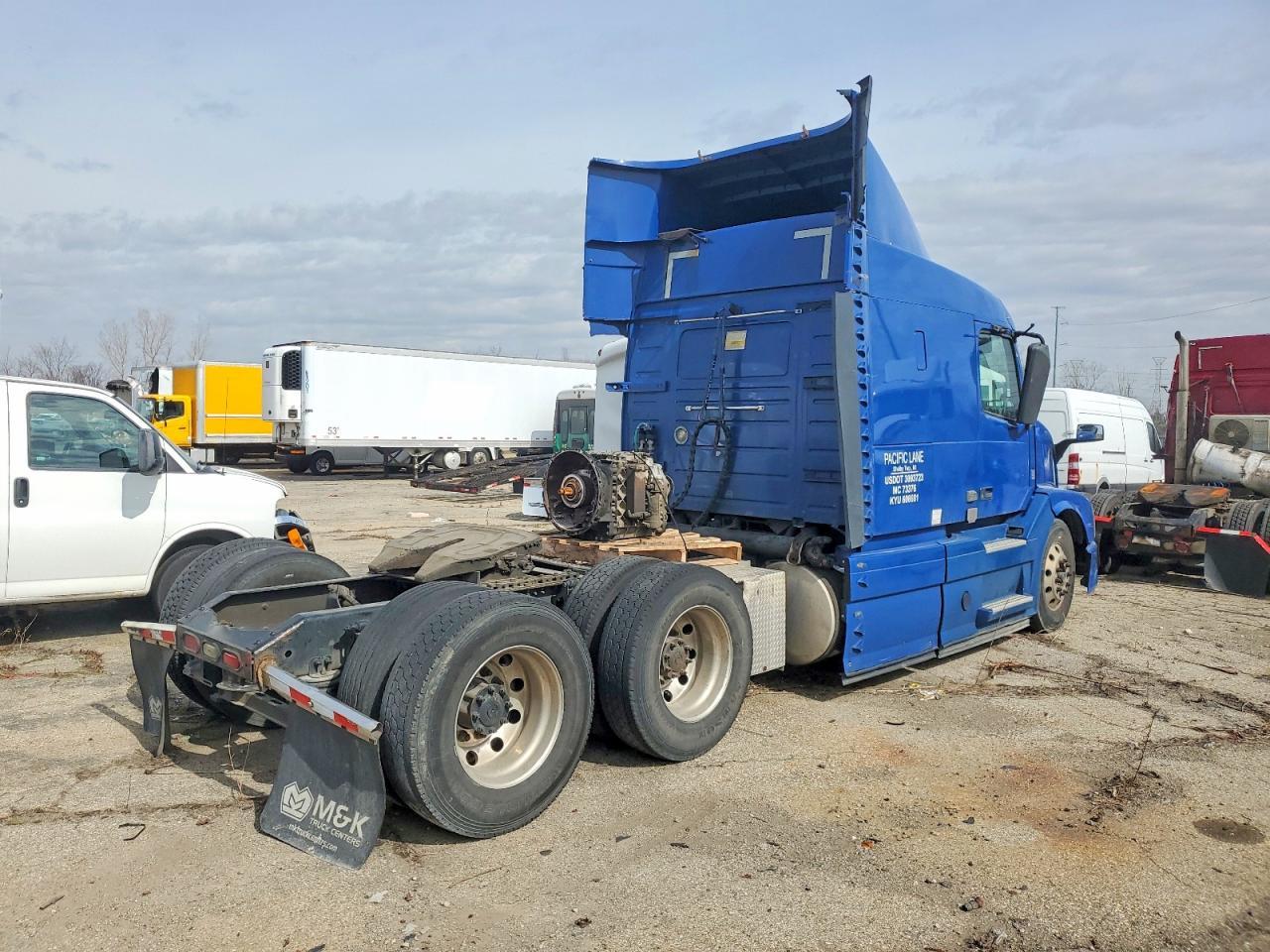 2017 Volv O VNL Semi Truck