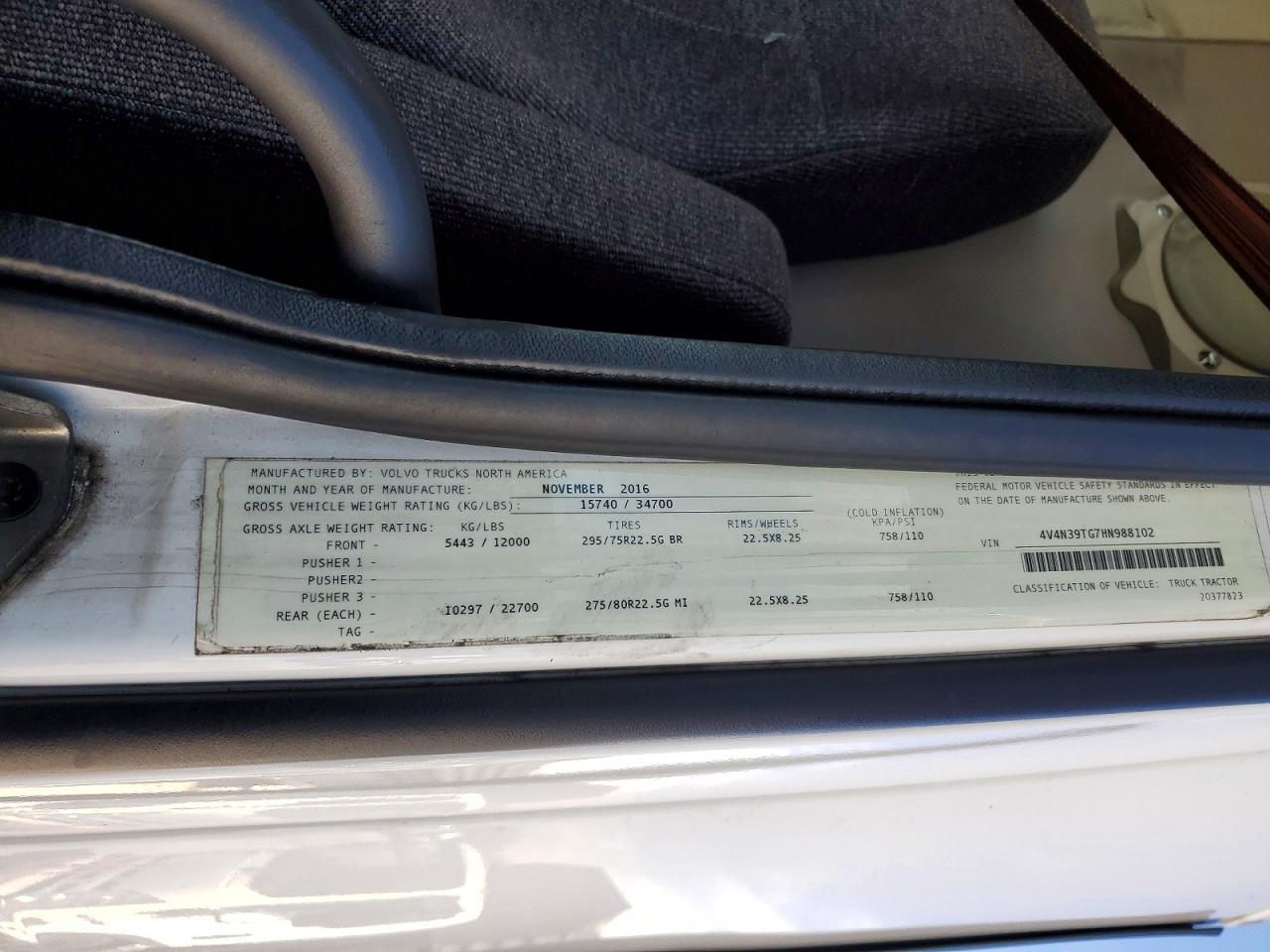 2017 Volvo VNL Semi Truck