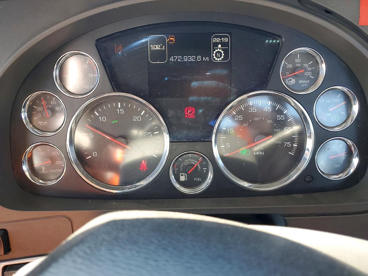 2016 Kenworth T680 Semi Truck
