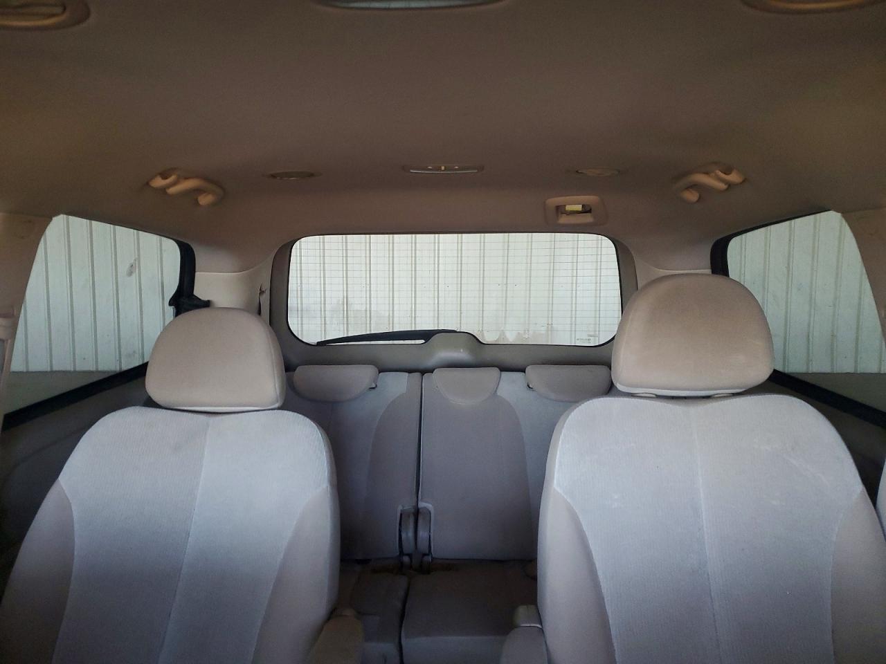 2012 KIA Sedona lx