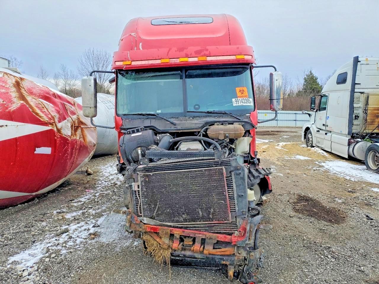 2005 Freigliner 2005 Freightliner CST120 Semi Truck