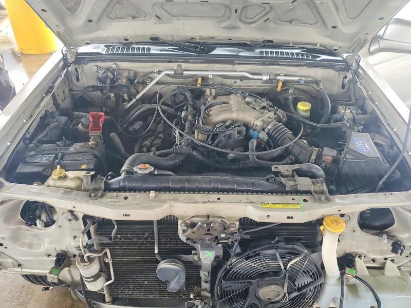 2001 Nissan Frontier xe
