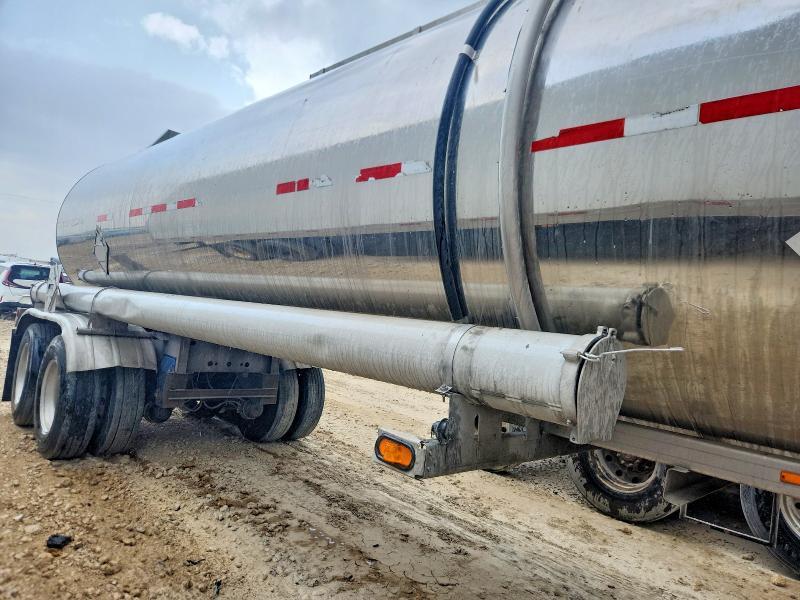 2001 Walker 2025 Walker Tank Trailer