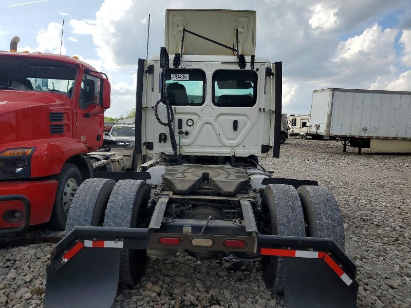 2020 Freigliner 2020 Freightliner Cascadia 126 Semi Truck