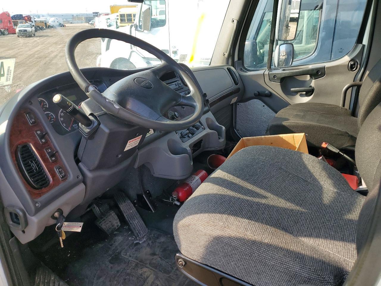 2016 Freightliner Business Class M2 BOX Truck