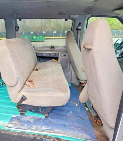 2001 Ford Econoline E350 Super Duty Wagon