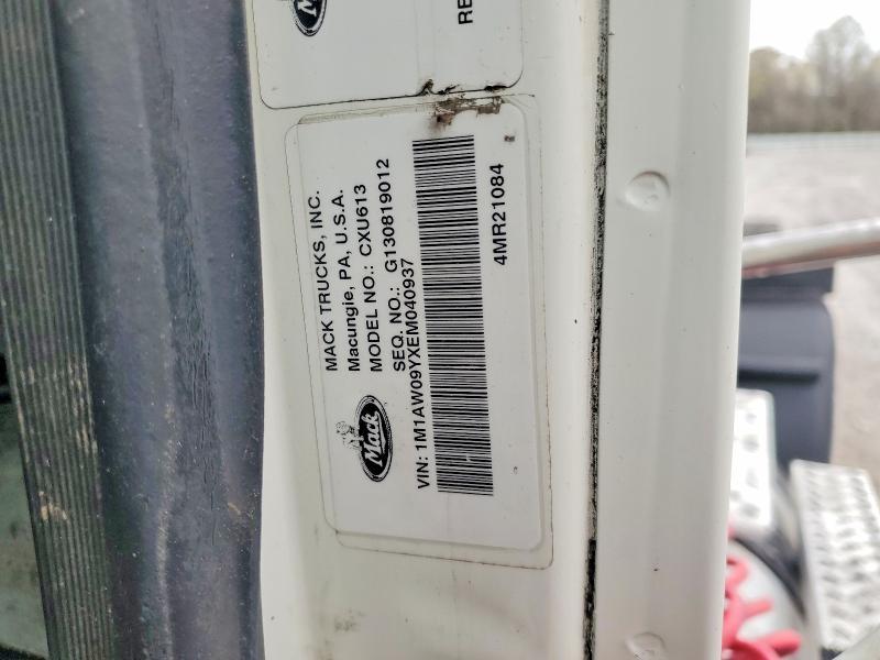 2014 Mack 600 CXU613-Semi Truck