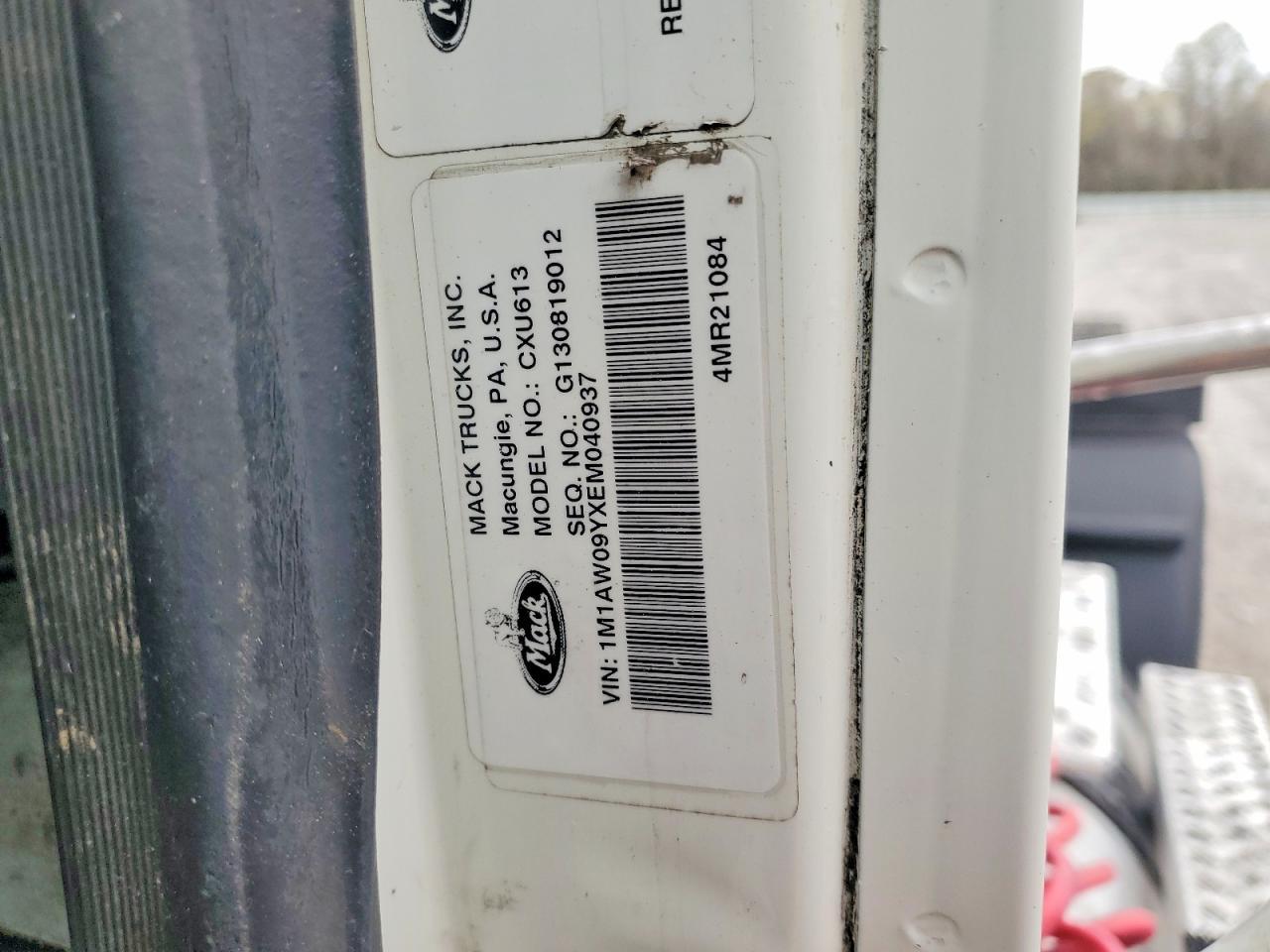 2014 Mack 600 CXU613-Semi Truck