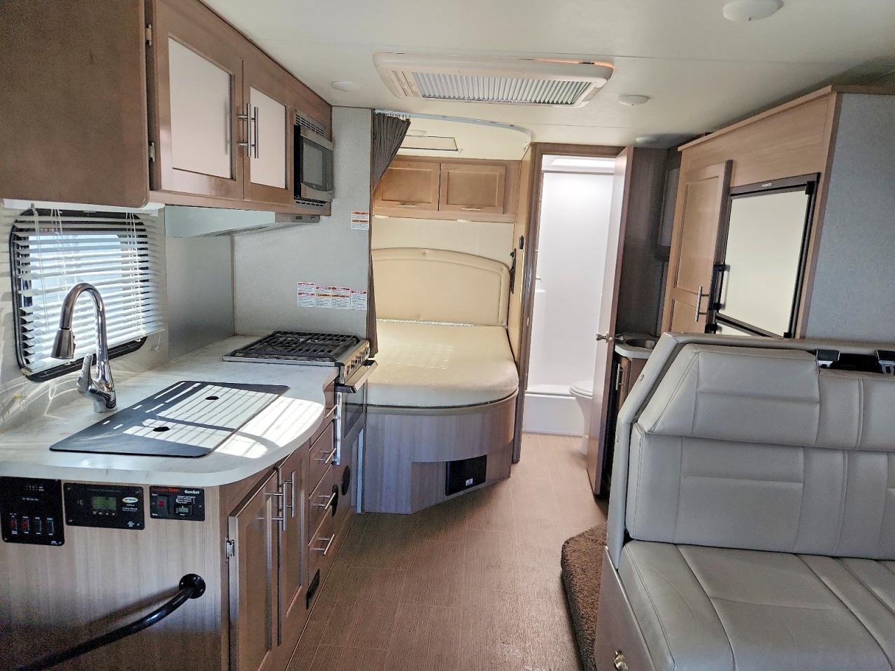 2019 Ford Econoline E450 Super Duty Cutaway Van