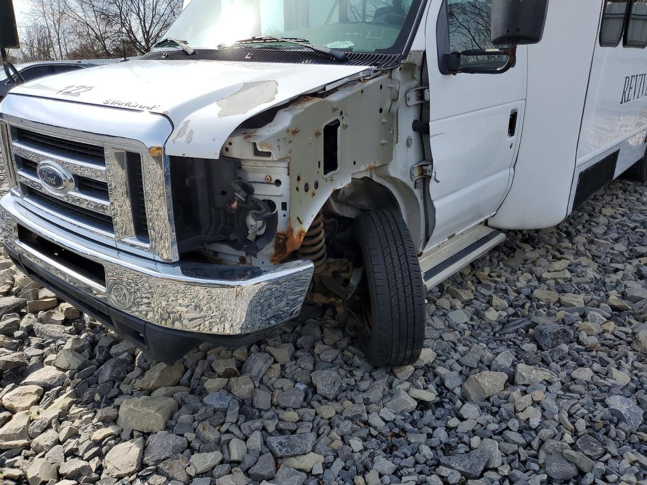 2008 Ford Econoline E450 Super Duty Cutaway Van