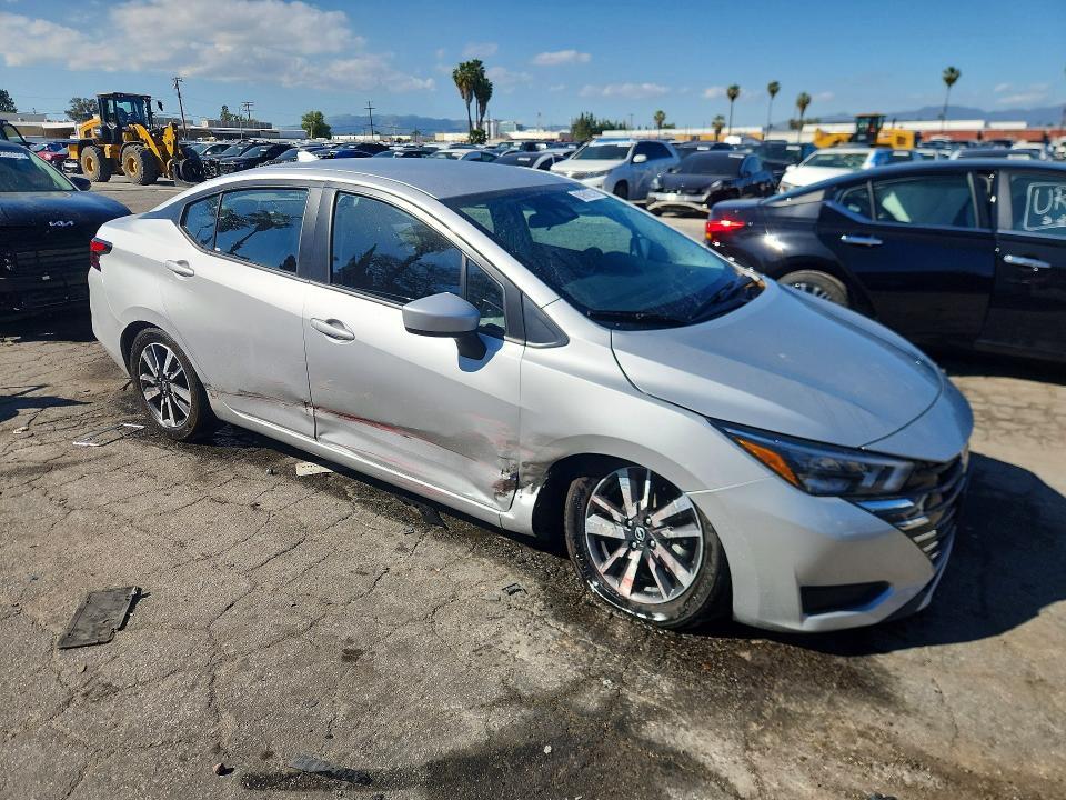 2025 Nissan Versa sv