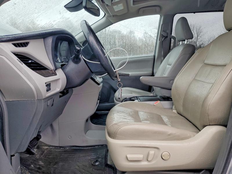 2018 Toyota Sienna xle 8-passenger