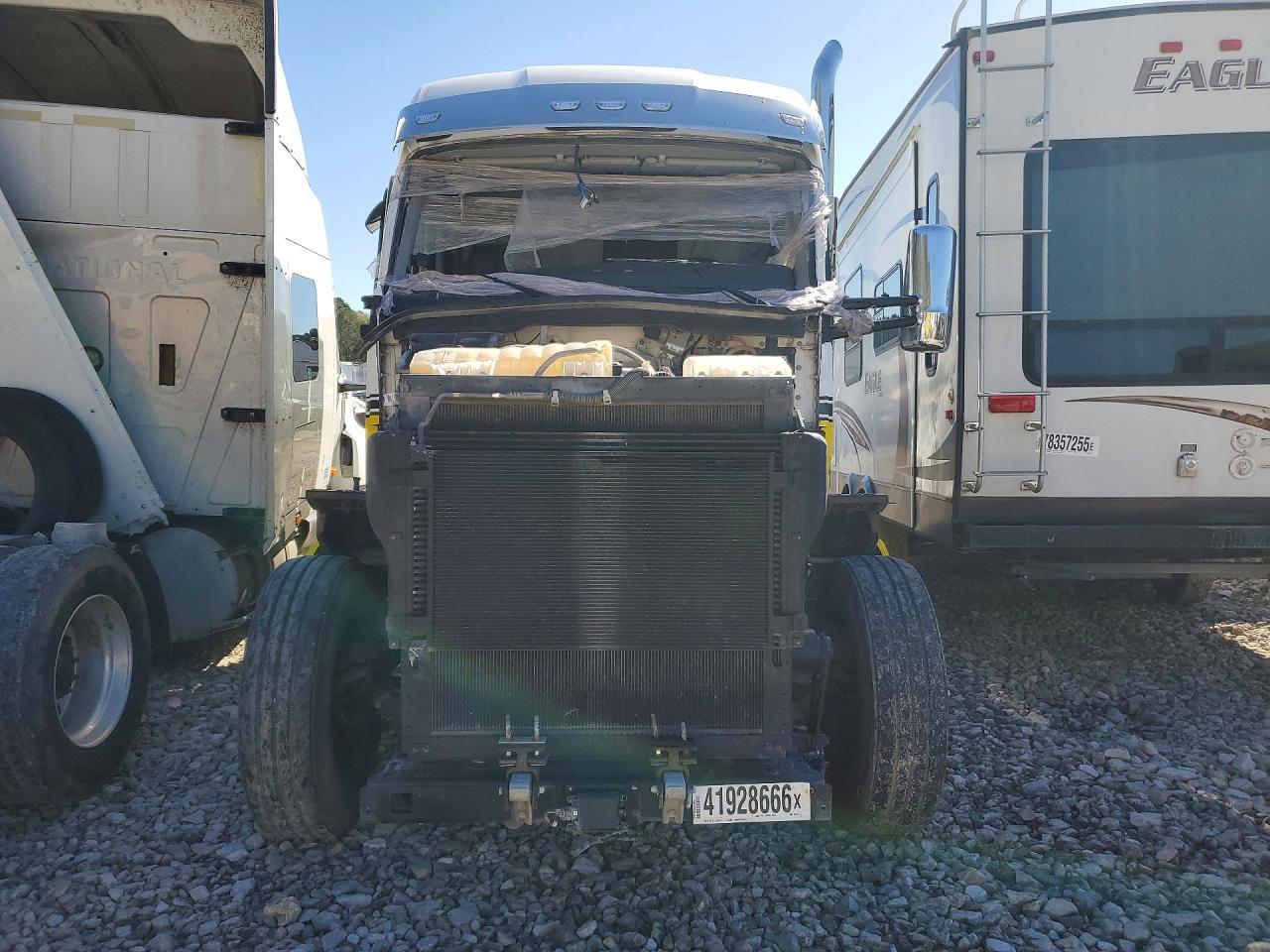 2022 Kenworth T680 Semi Truck