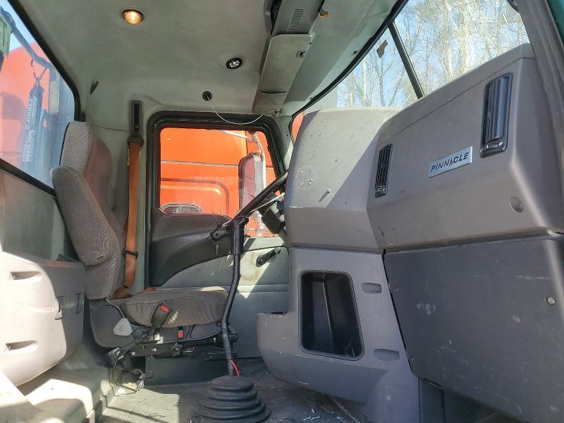 2015 Mack CX612 Semi Truck