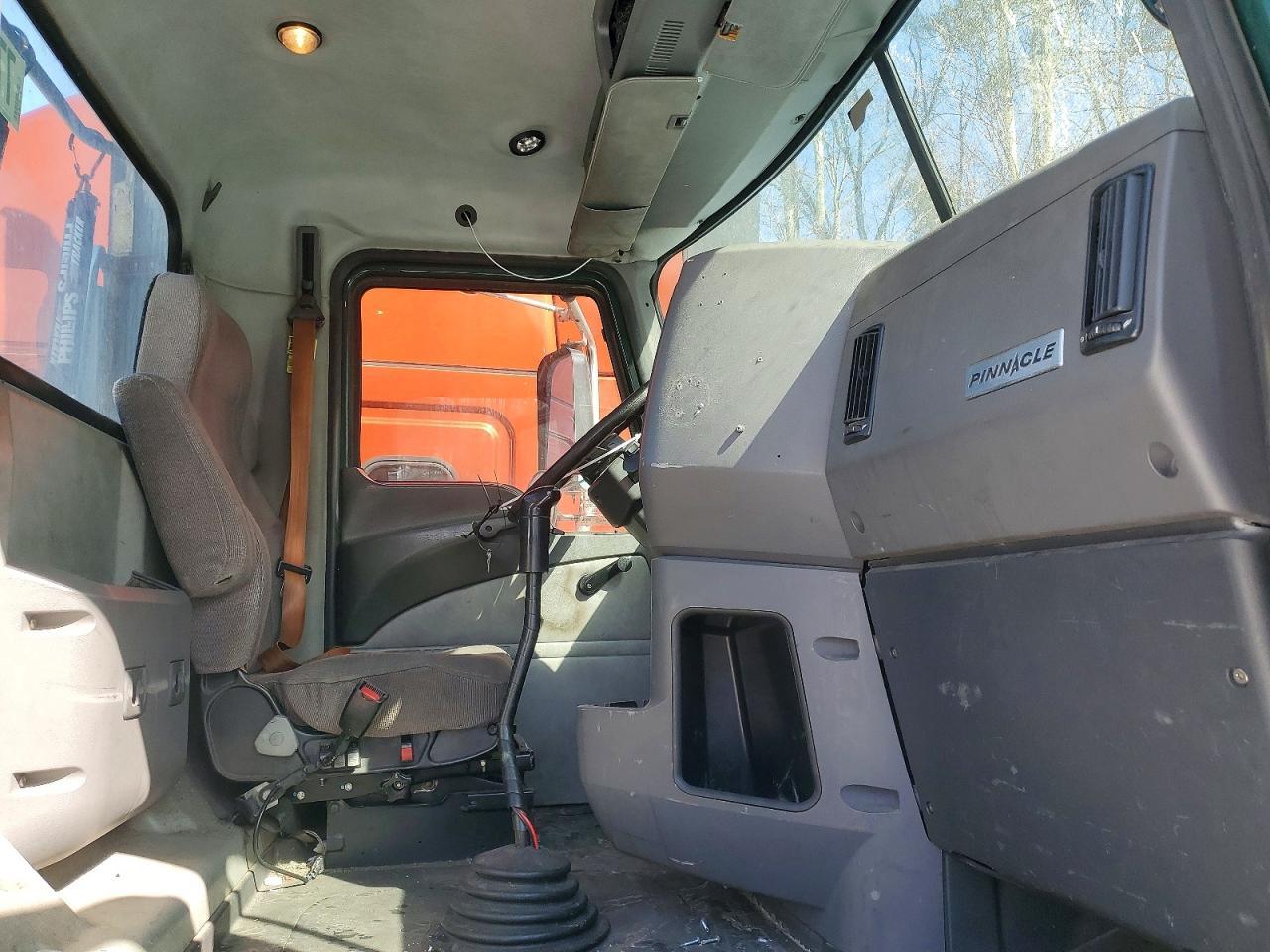 2015 Mack CX612 Semi Truck