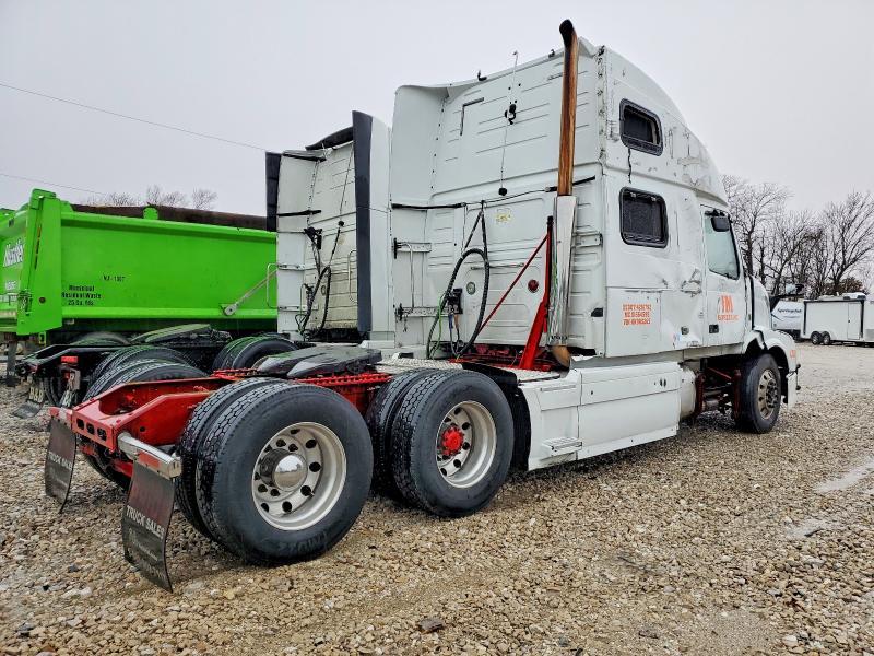 2017 Volvo VNL64T