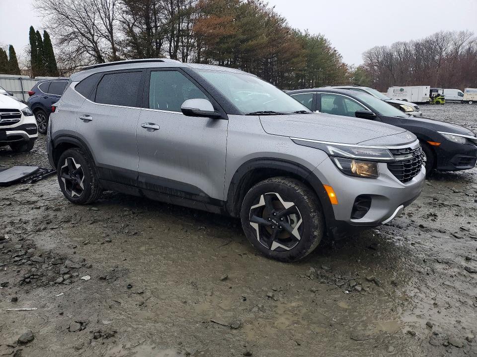 2025 KIA Seltos ex