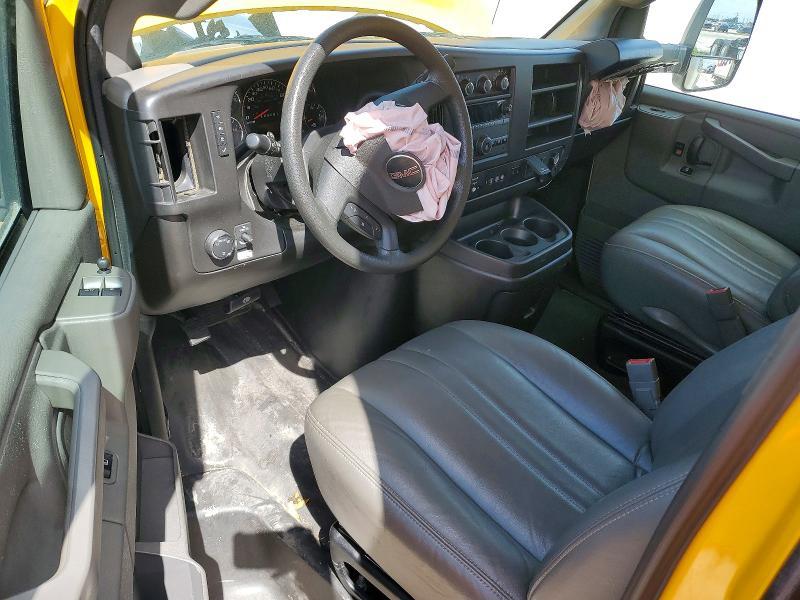 2022 GMC Savana BOX Truck