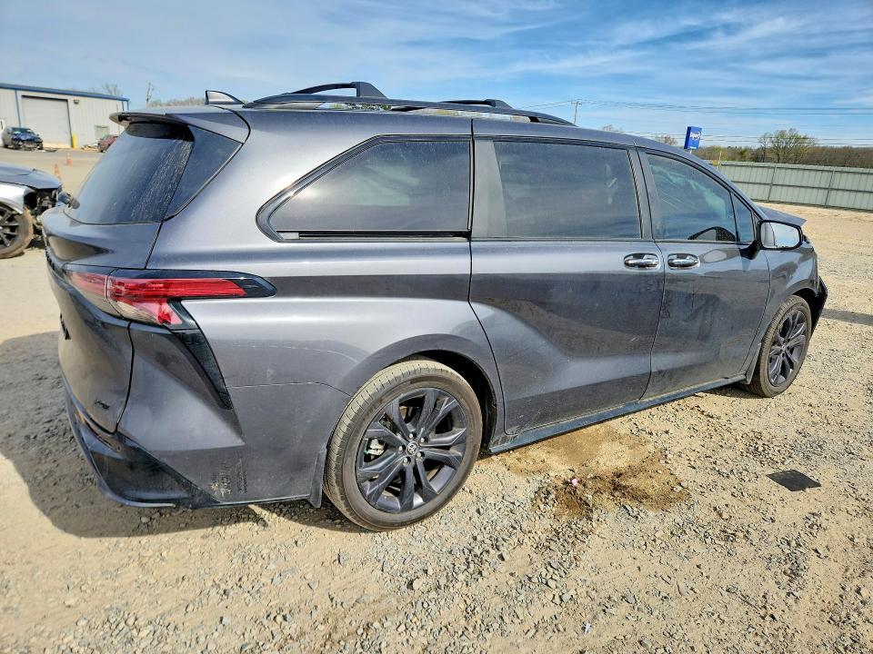 2025 Toyota Sienna xse 7-passenger