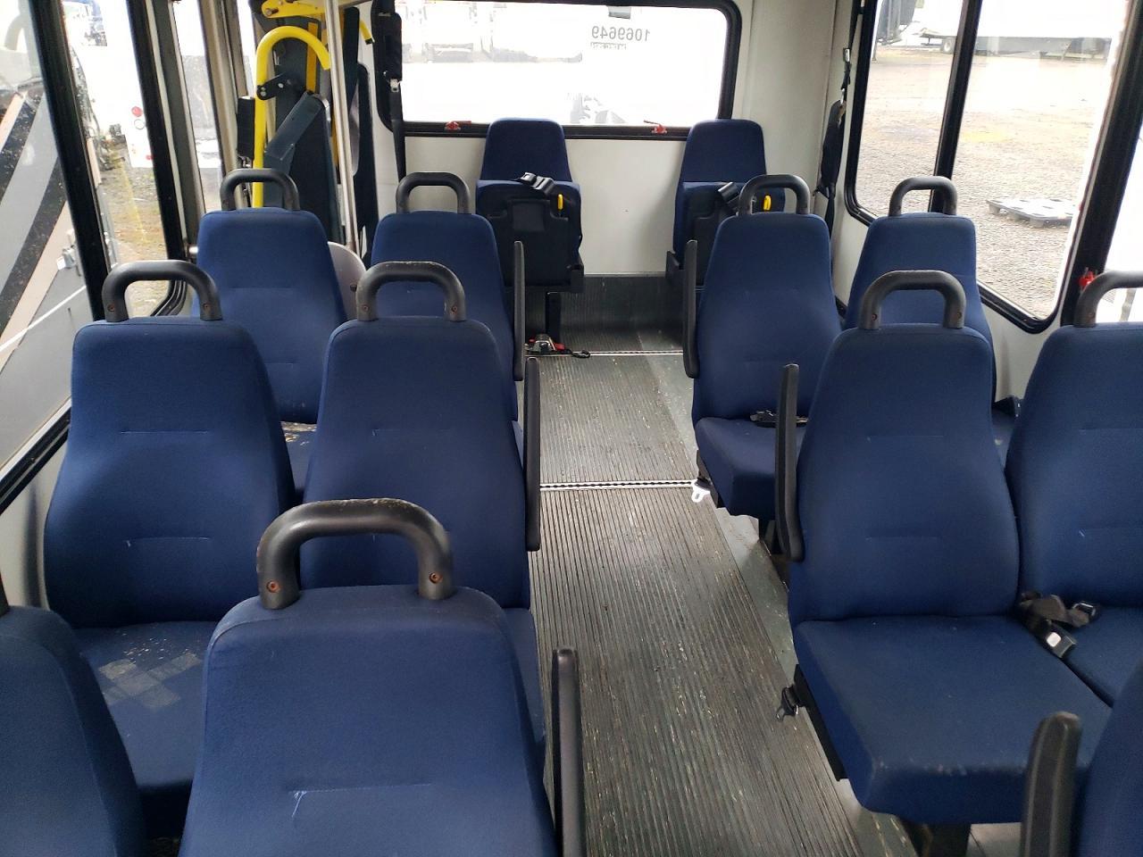 2014 Chevrolet Express G4-Shuttle Bus