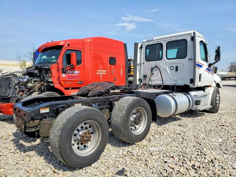 2025 Freigliner Cascadia 126