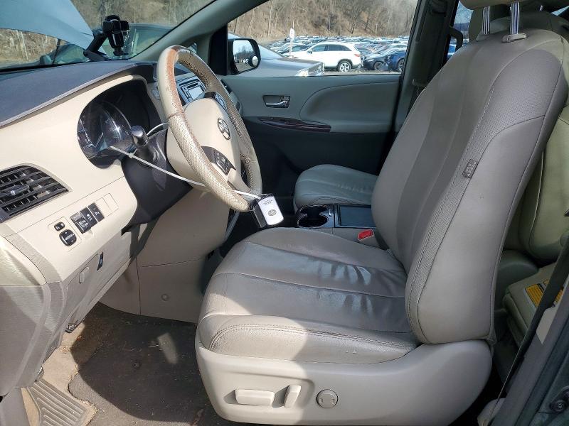 2014 Toyota Sienna xle 8-passenger
