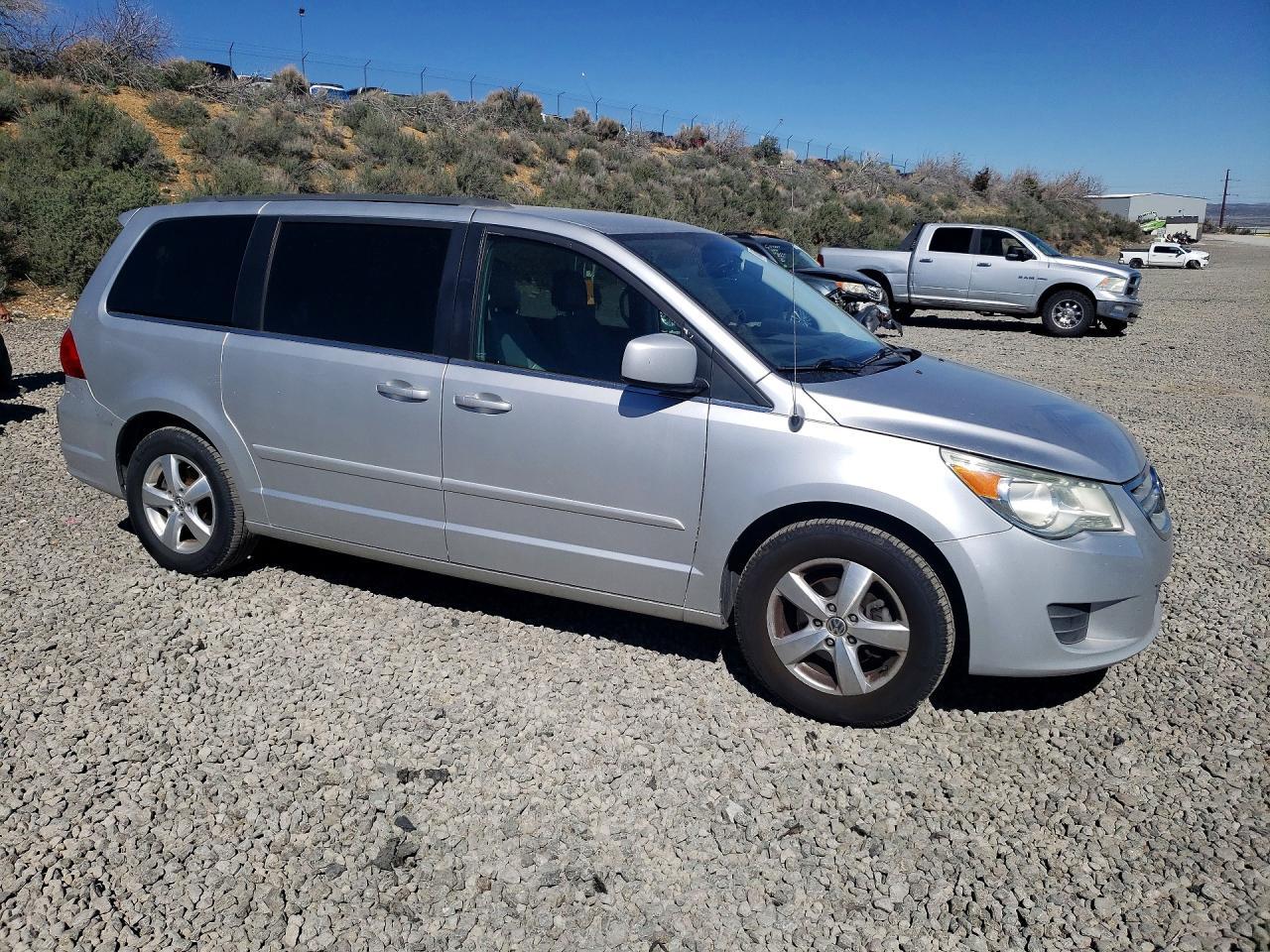 2011 Volkswagen Routan se