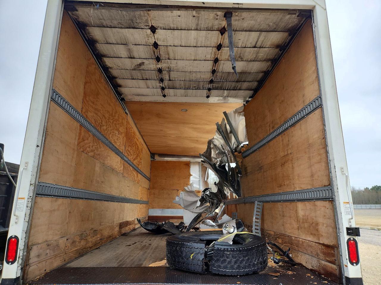 2019 Freightliner Business Class M2 BOX Truck