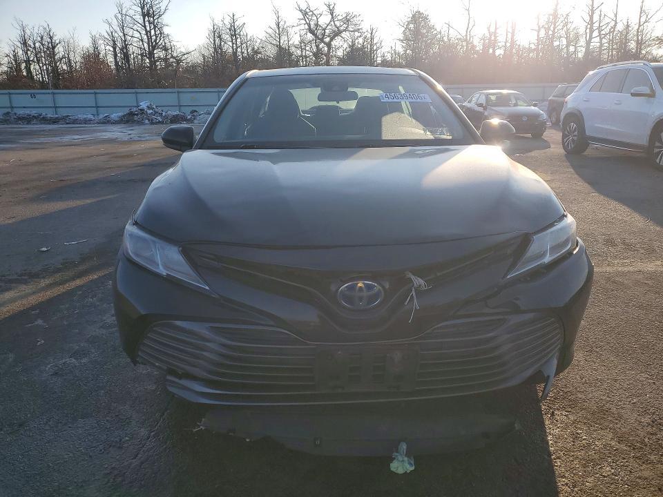 2019 Toyota Camry Hybrid le