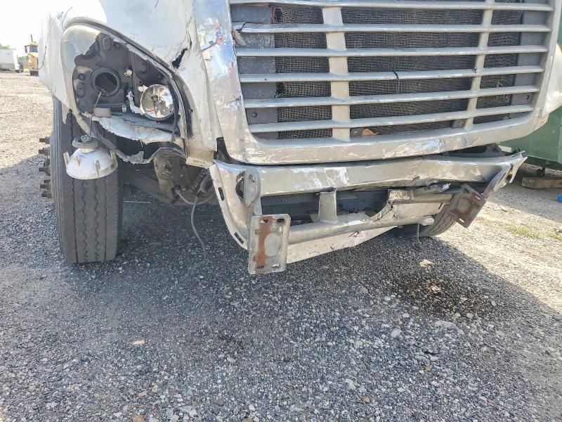 2016 Freightliner Cascadia 125 Semi Truck