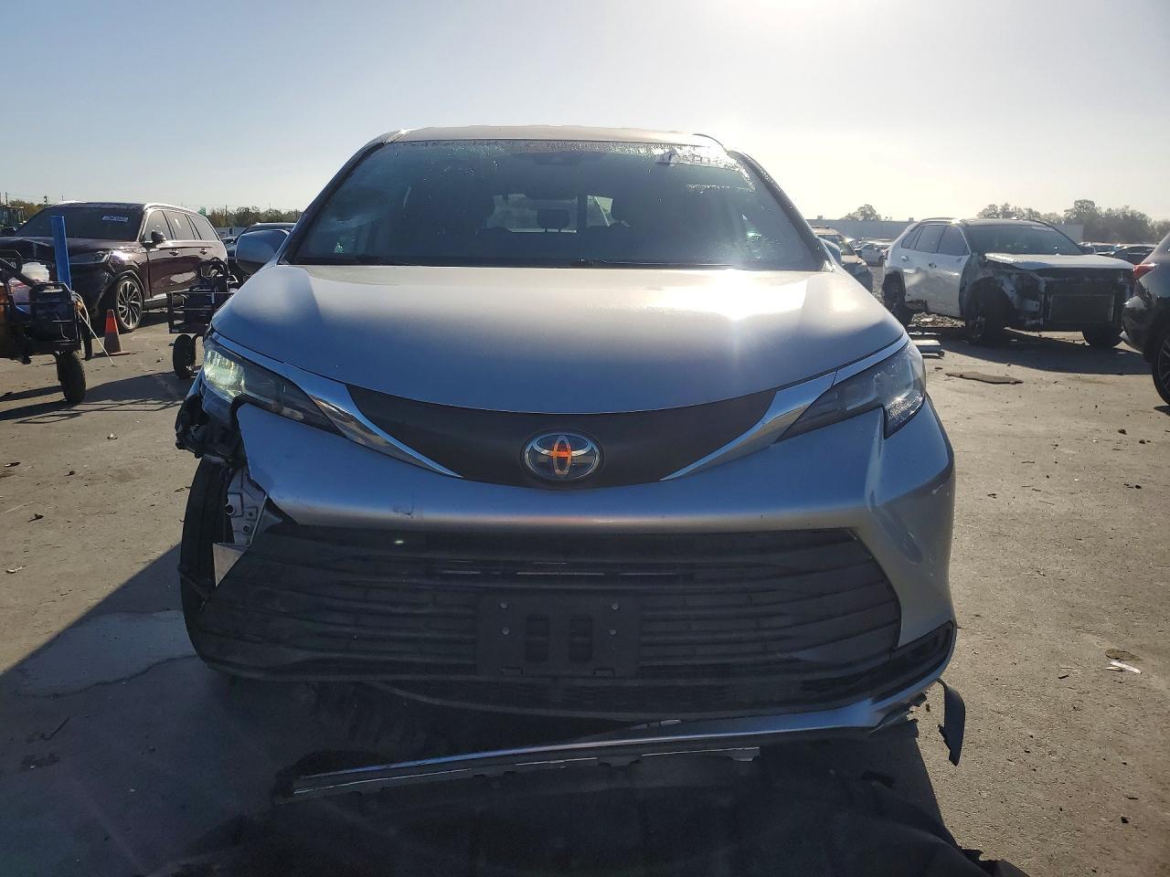 2022 Toyota Sienna le 8-passenger