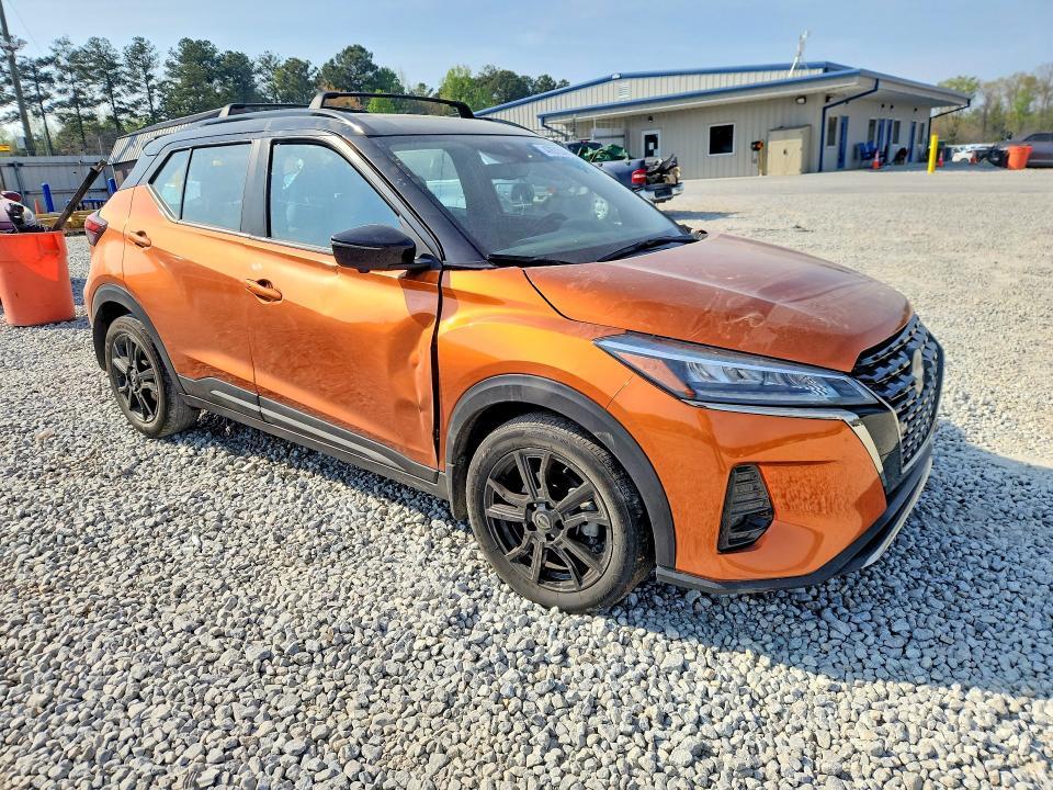 2024 Nissan Kicks sr