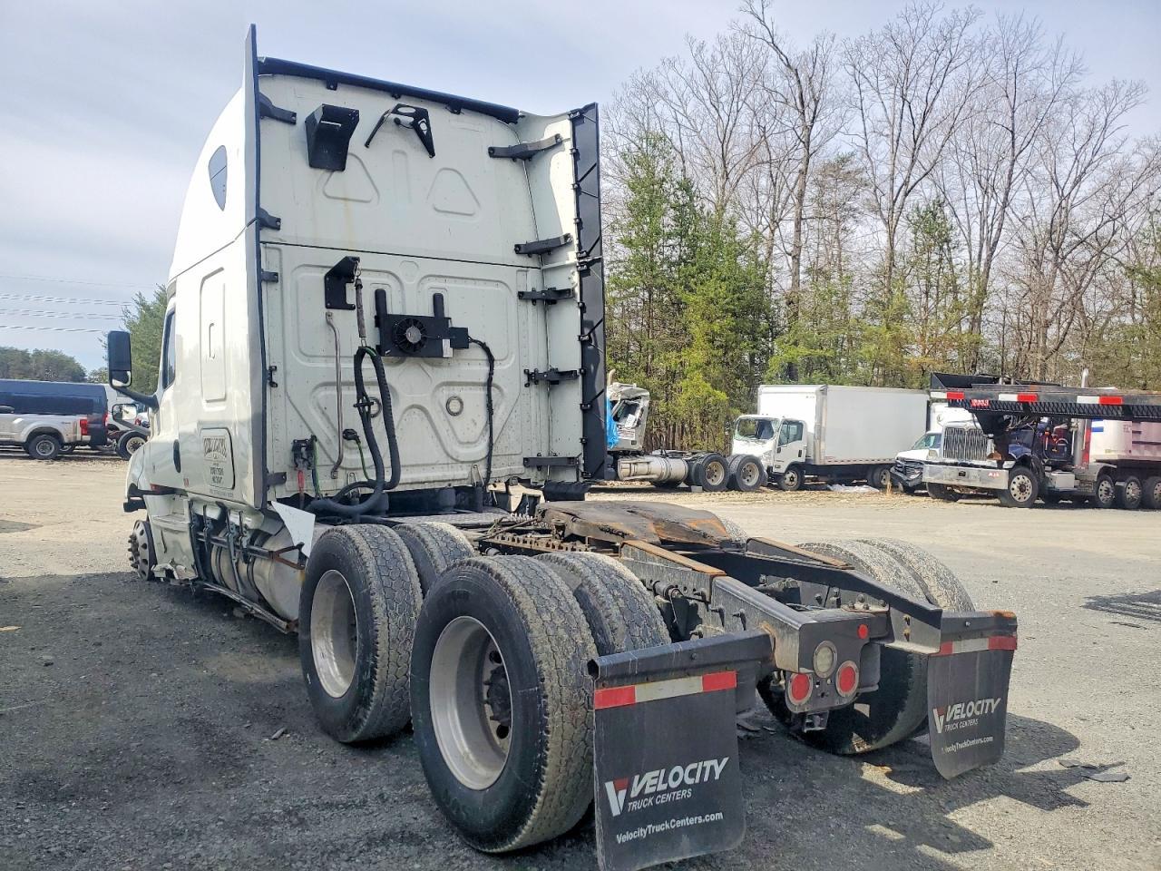 2019 Freightliner Cascadia 126