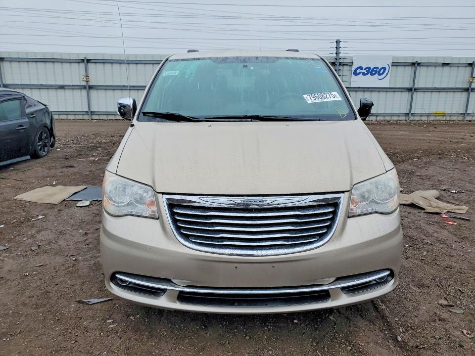 2013 Chrysler Town & Country Touring l