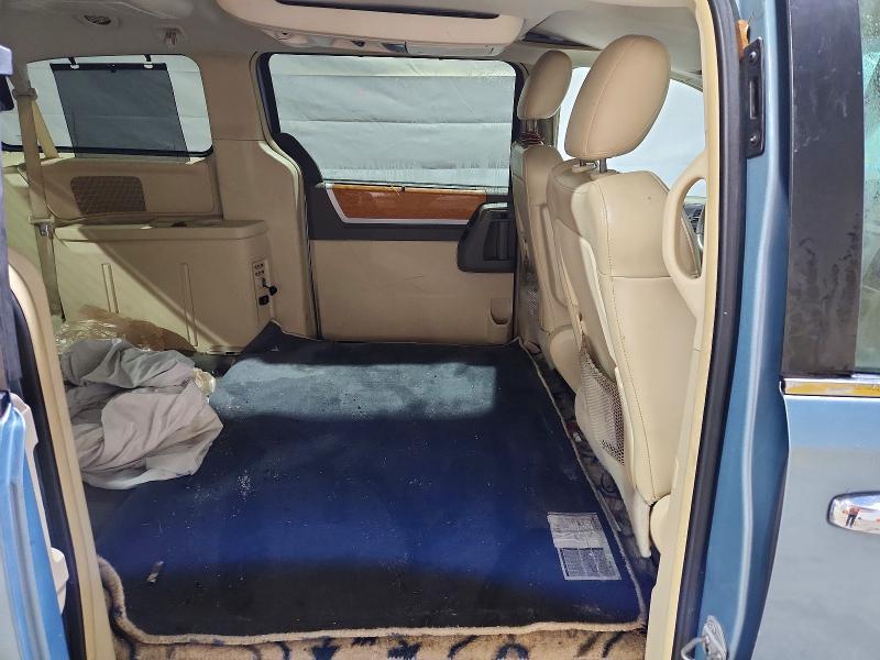 2010 Chrysler Town & Country Limited