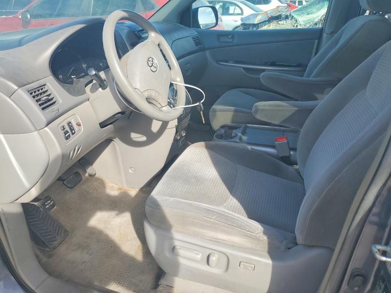 2006 Toyota Sienna le 8 Passenger