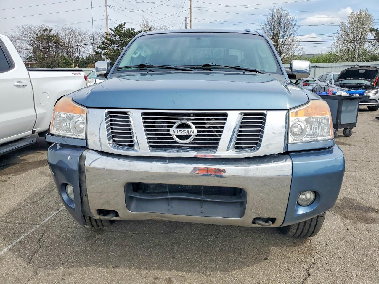 2011 Nissan Titan SV