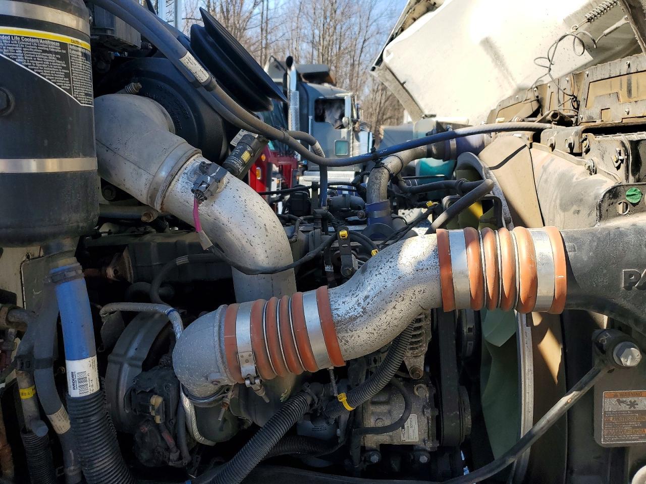 2022 Peterbilt 2022  337-BOX Truck