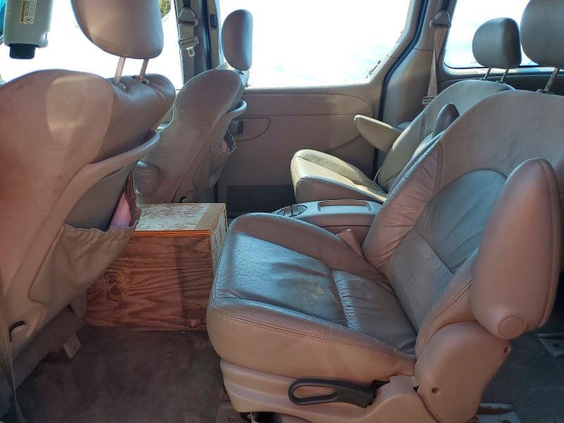 2002 Chrysler Town & Country Limited